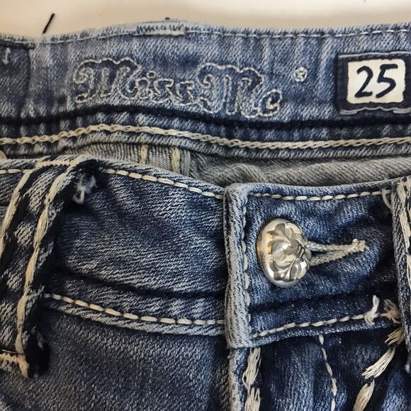 Miss Me Thick Stitch Jeweled Flap Pocket Signature Capri Size 25 Light Wash - Picture 7 of 7